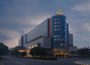 Отель The Leela Ambience Gurugram Hotel & Residences  Сектор 8